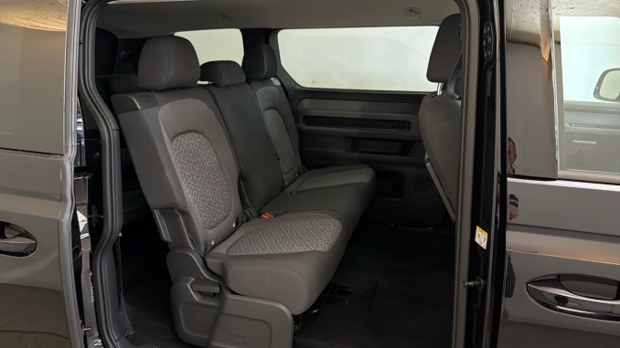 Volkswagen ID. Buzz 210kW Life Pro 86kWh 5dr LWB Auto [7 Seat] Electric Estate - Image 9